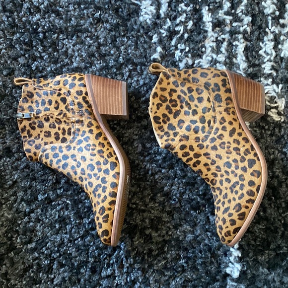 UGG Leopard Ankle Booties • NEW - Picture 2 of 9
